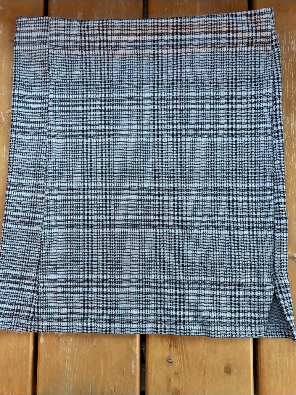 ANTISTAR Black & White Plaid Mini Skirt with Side Slit - Size M - made in 🇨🇦